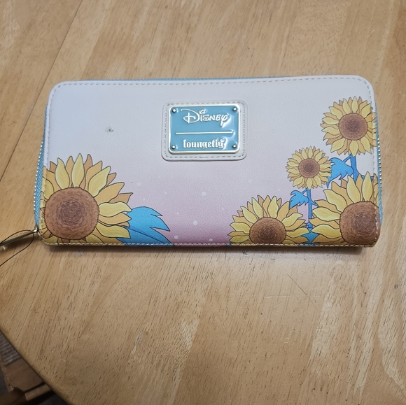 Disney Loungfly Pocahontas Wallet - Picture 2 of 7